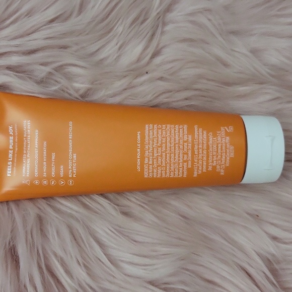 New Listing!! Brand New PINK Victoria's Secret Body Lotion - Picture 2 of 4